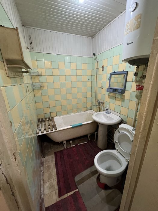 Вокзалда бозорни тугрисида 2 хоналик под бизнес квартира сотаман