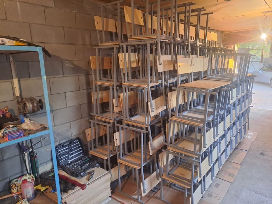 Продам школьные парты со стульями