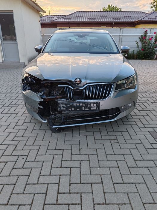 Skoda Superb Laurin&Klement Diesel 190 CP. Avariată