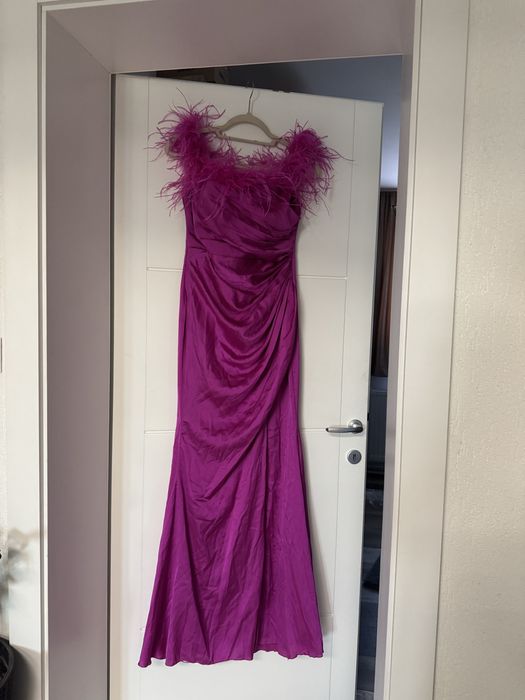 Rochie roz purtata o singura data ..