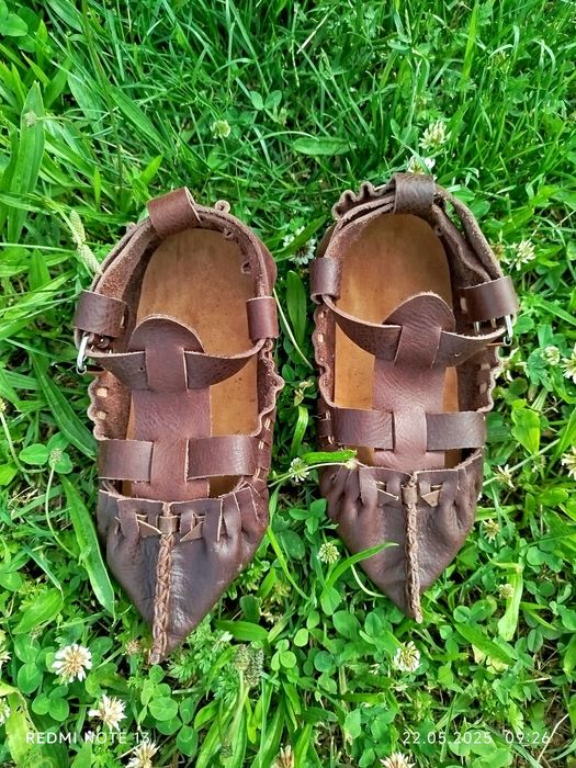 Сувенирни цървули от естествена кожа