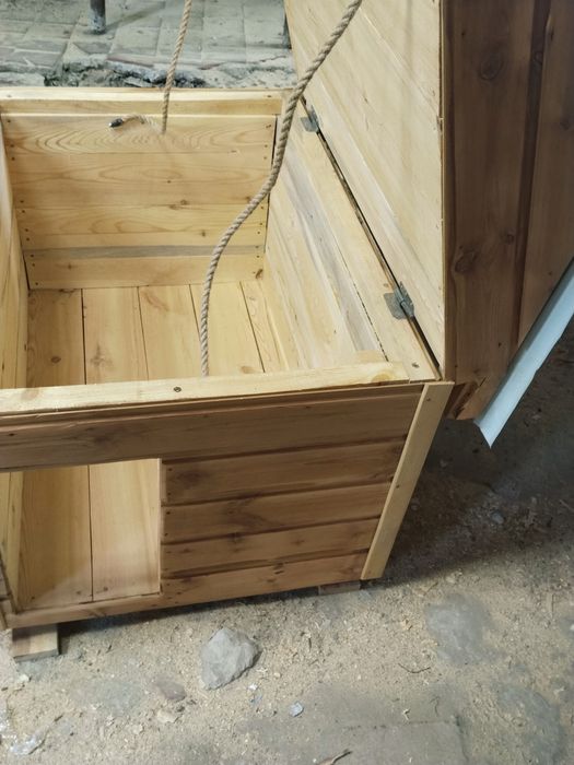 Продам будку для средней породы собак.