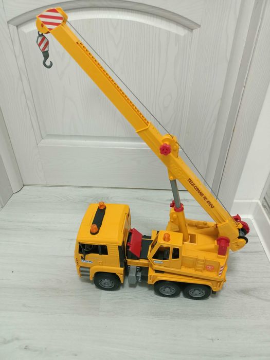 Masina macara Bruder