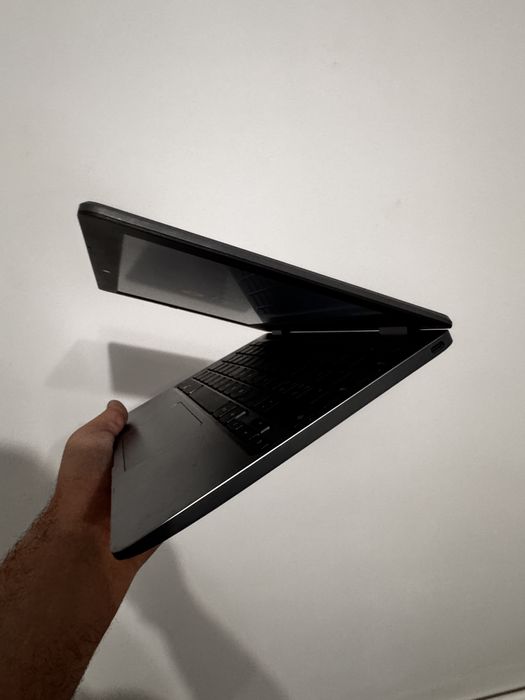 ASUS Chromebook C223N