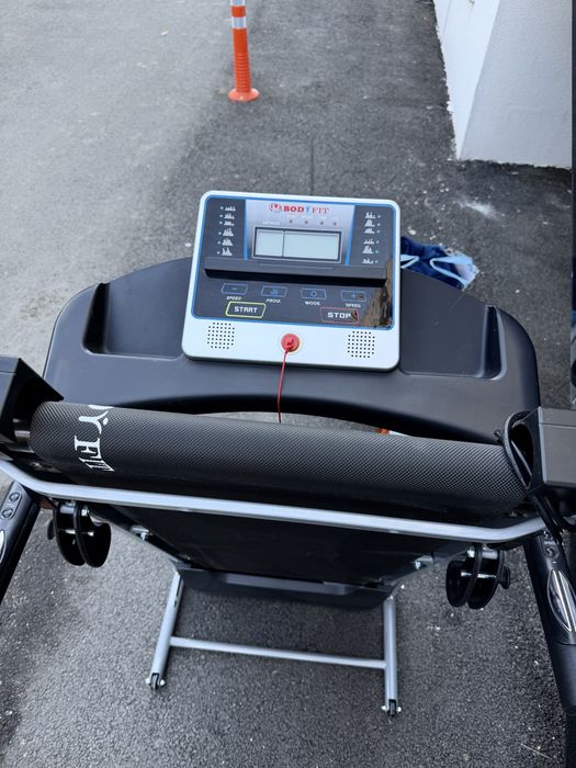Bandă de alergare electrică BodyFit F3000