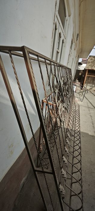 Deraza uchun ximoya panjarasi