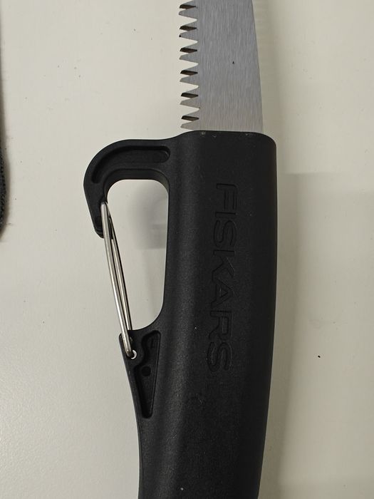 Fierastrau retractabil FISKARS SW16 Solid, otel, negru gradina taiat