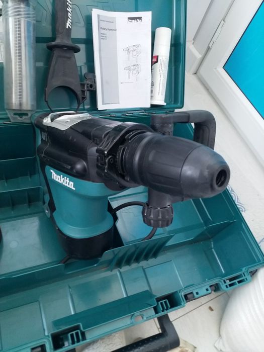 Продам Перфоратор Макита HR4011C