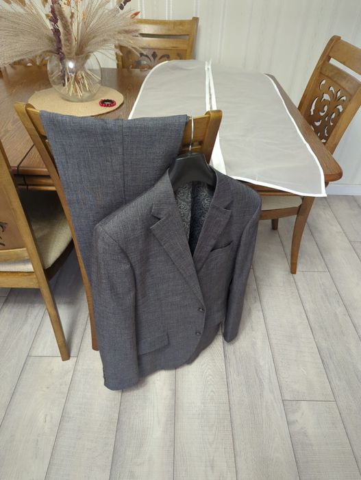 Продам костюм, почти новый, одевал два раза