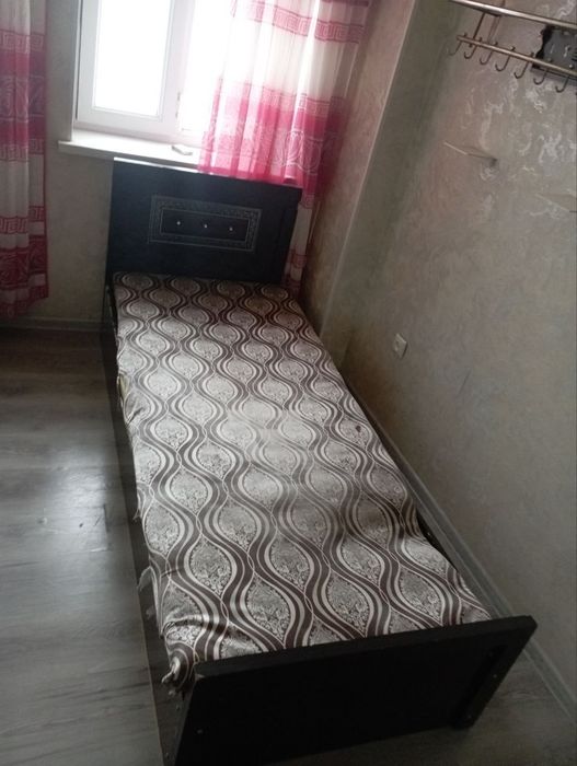 Продаю кровати 2 шт, состояние среднее,цена за две кровати.