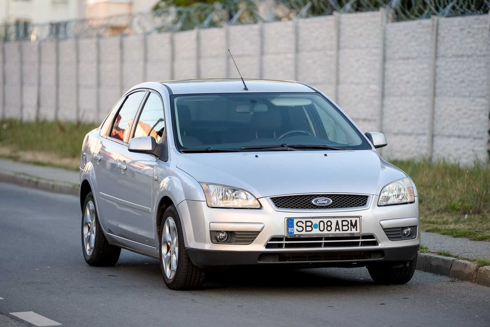 Ford Focus sedan , benzina ,1.6 unic proprietar