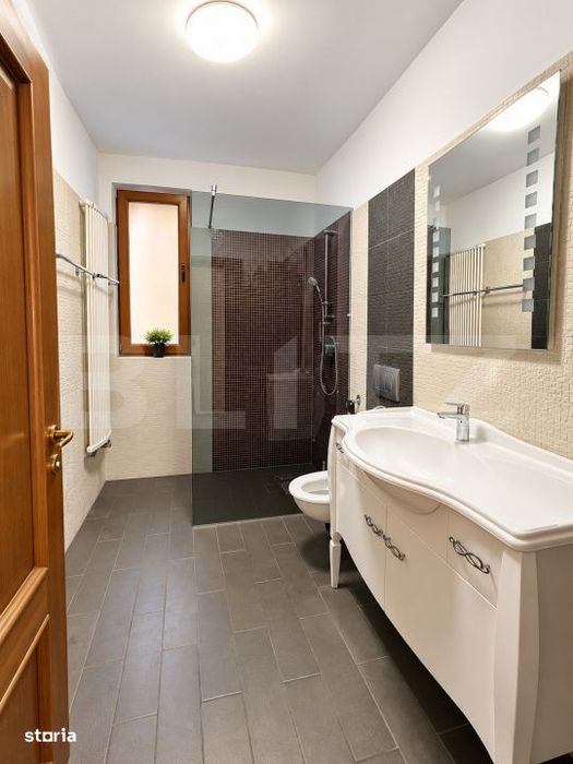 Apartament 3 camere, 116 mp, curte si parcare
