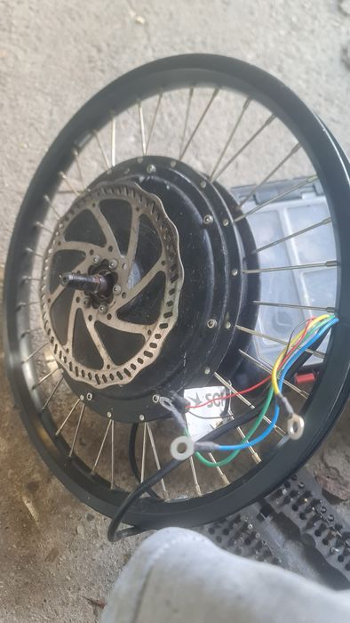 Vând roata bicicleta