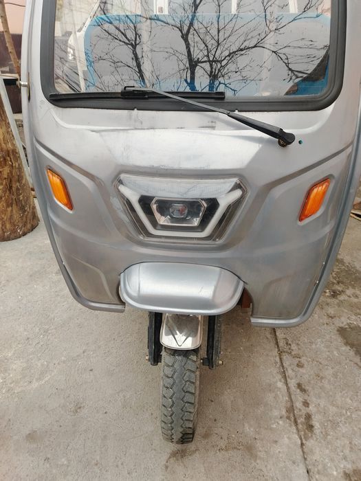 Elekt munis holati yaxshi 1.5yil halydalgan tabloda ozgina chiziq bor