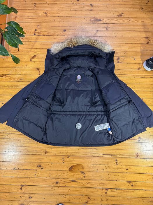 Canada goose puffer jacket яке
