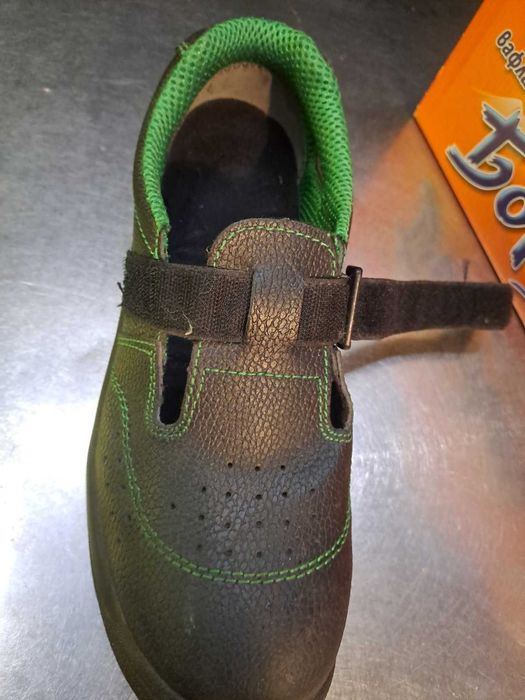 Продавам сейфти обувки