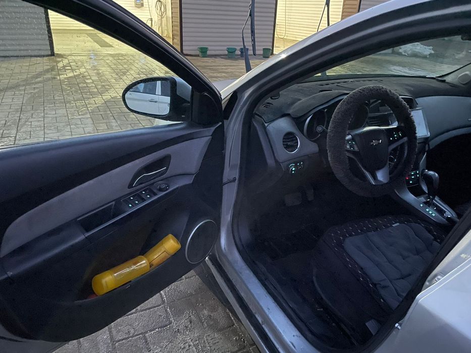 Chevrolet Cruze автомобиль