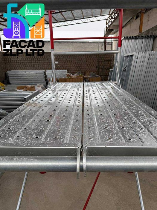 Строительные леса на колёсах с паддоном для фасадных внутренних работ