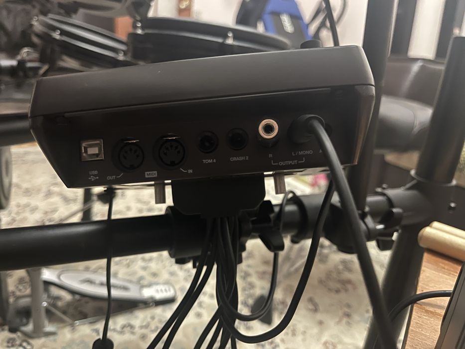 Продам электробарабанную установку Alesis