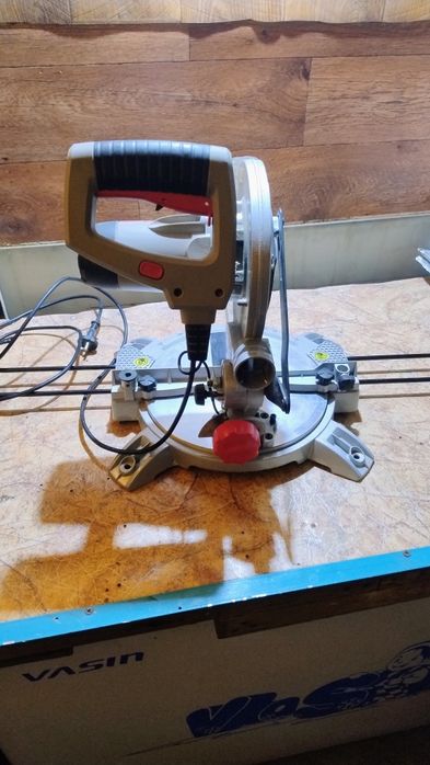 Торцовочная пила Crown