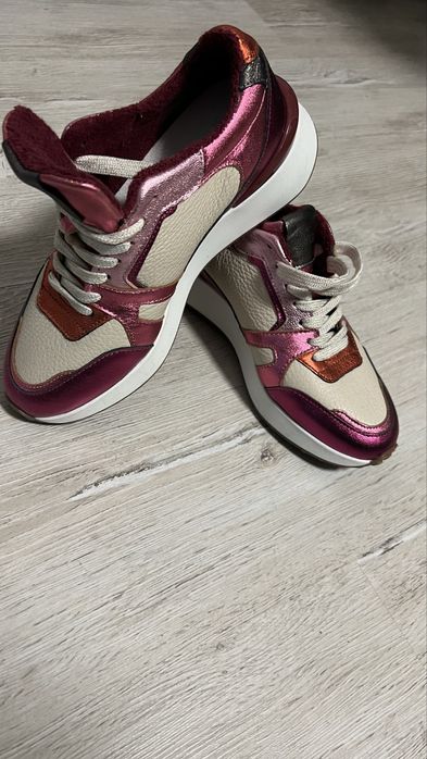 Обувки на MANFIELD