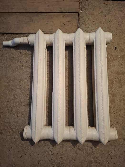 Продам чугунную батарею