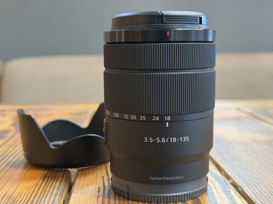 Sony E 18-135mm f/3.5-5.6 OSS