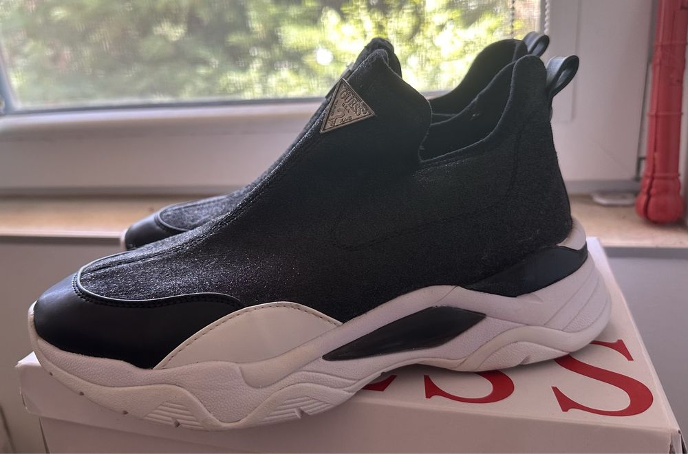 Обувки тип чорап GUESS