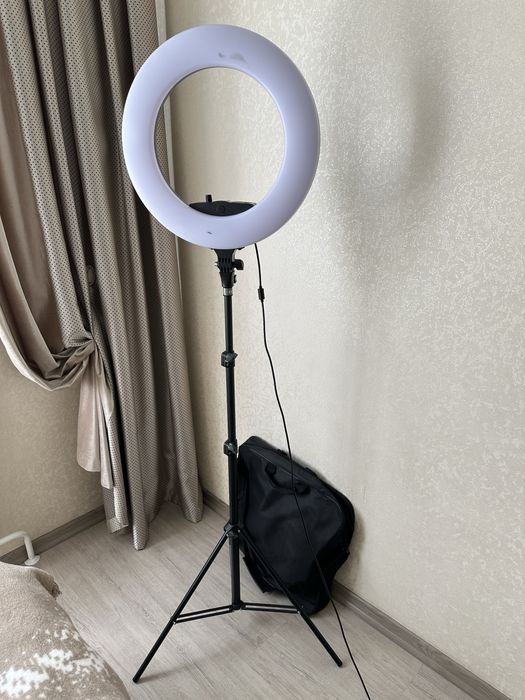 Продам кольцевую лампу