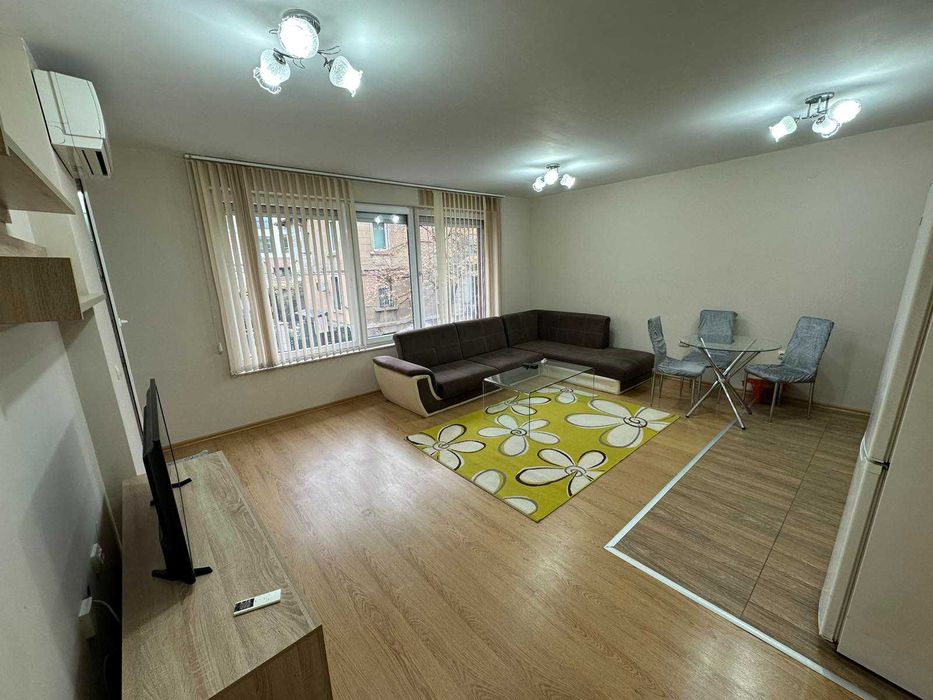 Дава се под наем Тристаен апартамент в Пловдив, Център - 85 кв.м за 714 € - Снимка #2