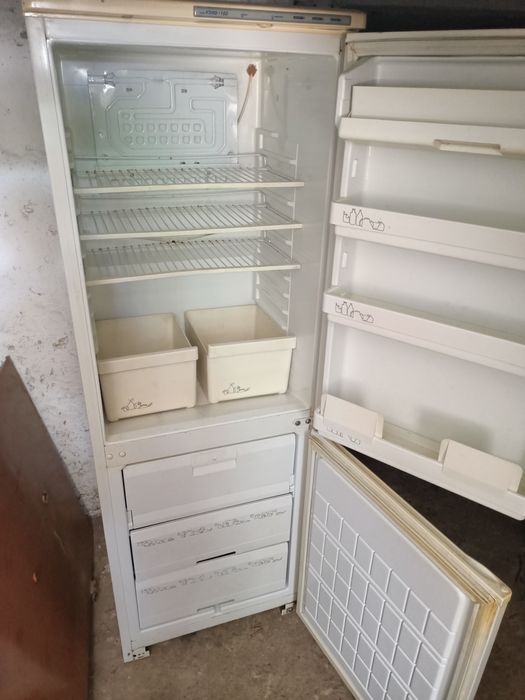 Продам два холодильника