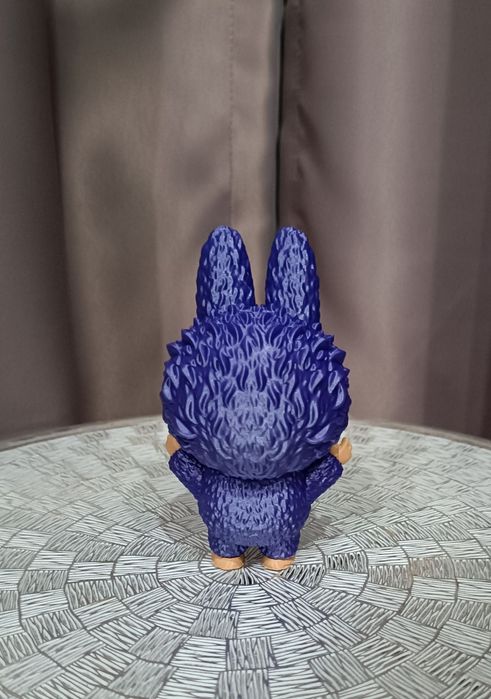 Малко пластмасово Labubu