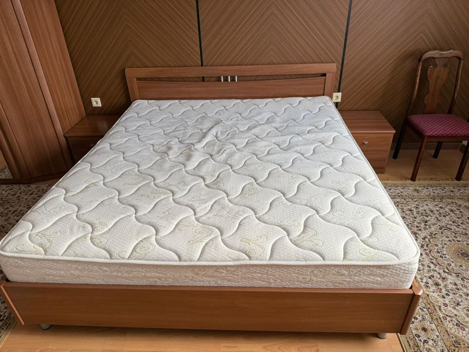 Продам спальный гарнитур
