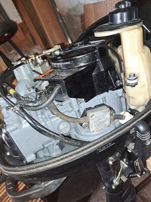 Suzuki 6hp 4 timpi  colantat cu 5 hp