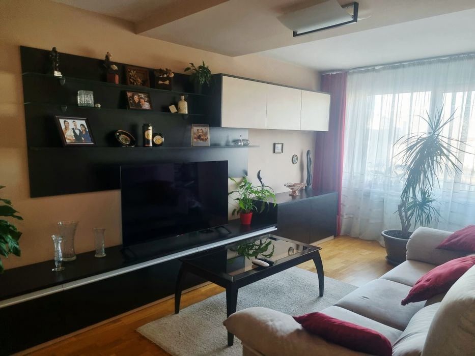 Vand apartament 3 camere decomandat