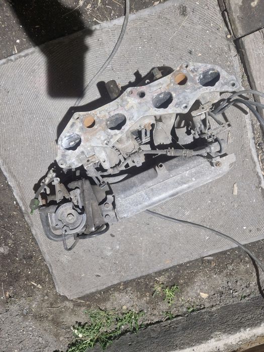 Впускной коллектор Мазда 626