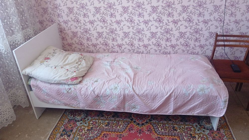 Бир адамдык тосек сатылады.