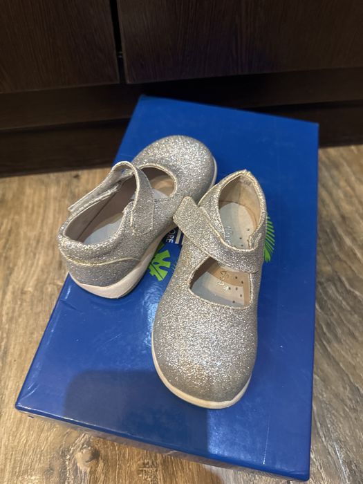Туфли на девочку, новые, размер 22.