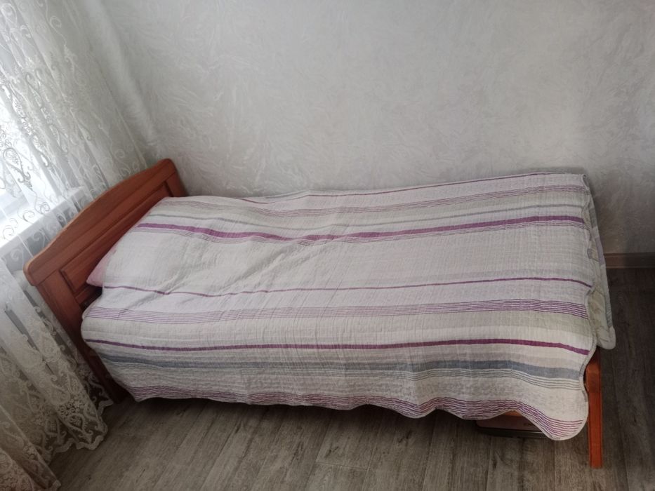 Продам кровать, ортопедический матрас, и тумбочка в хорошем состоянии.
