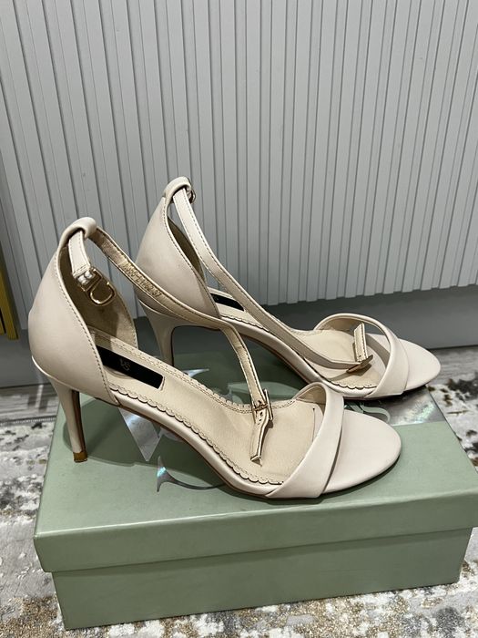 Продам кожаные босоножки