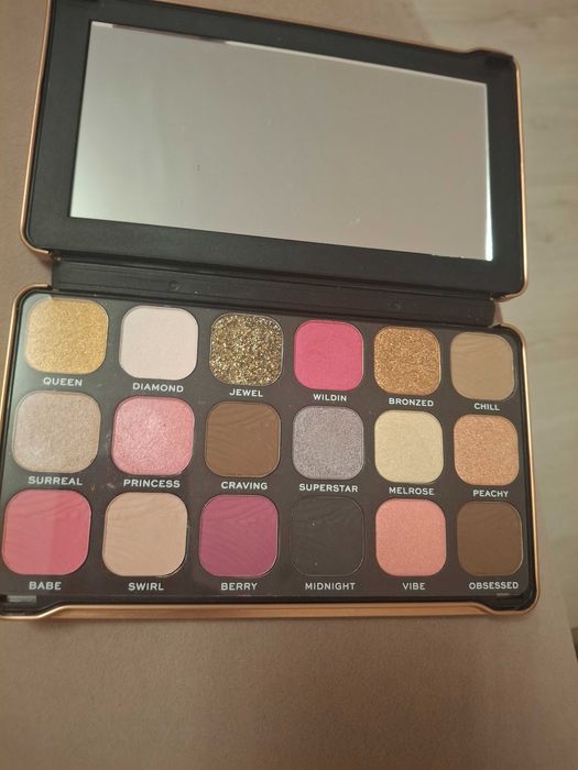 Палитра сенки за очи Revolution London