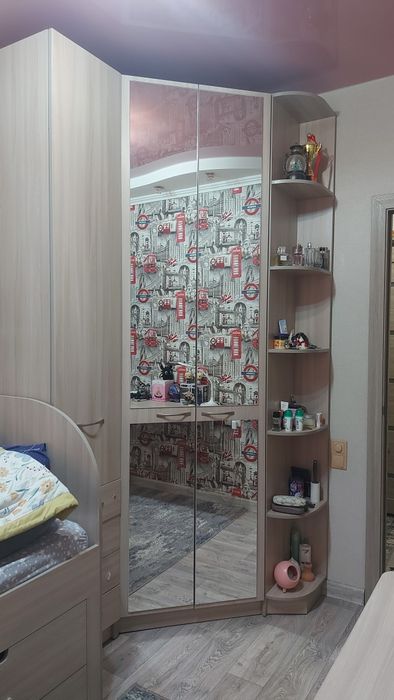 Продается шкаф для одежды. Угловой.