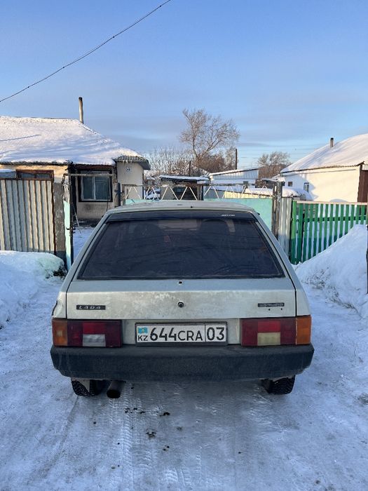 автомобиль лада ваз 21093