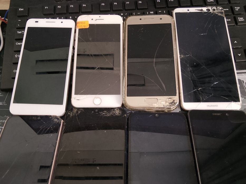 Телефони за части