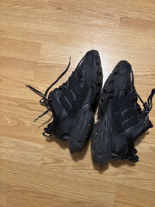 Balenciaga track