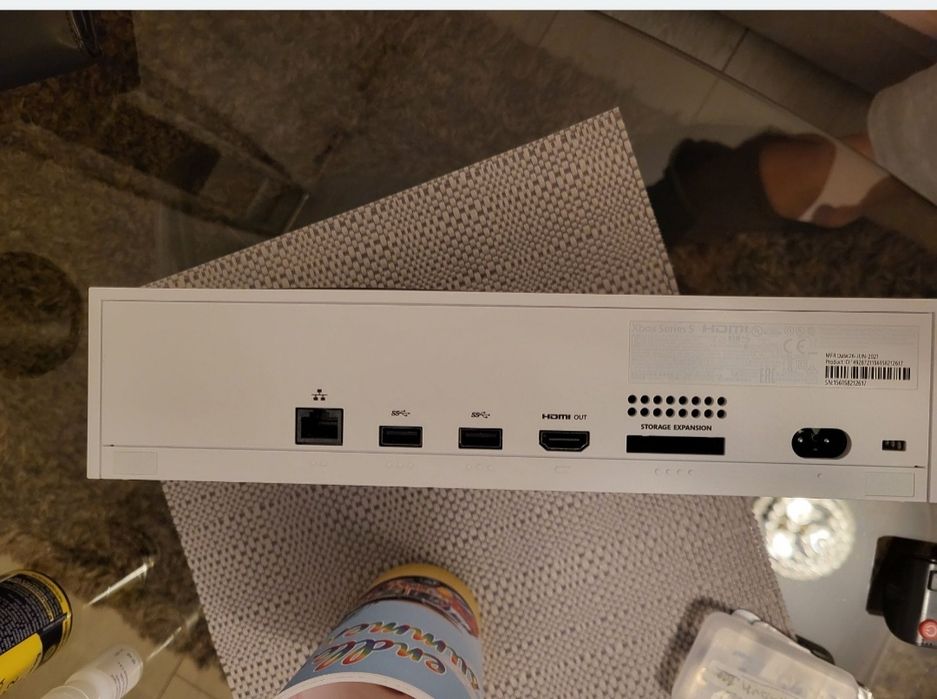 Vând Xbox series S împreună cu Controller Wireless  Microsoft