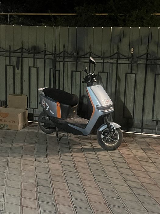 Продам скутер Q7