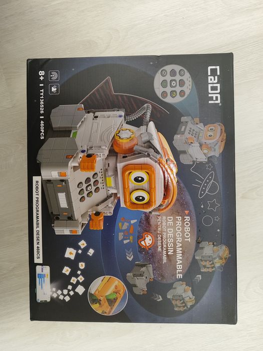 Robot CaDa Lego programabil PiccasBot desenează pe suprafețe