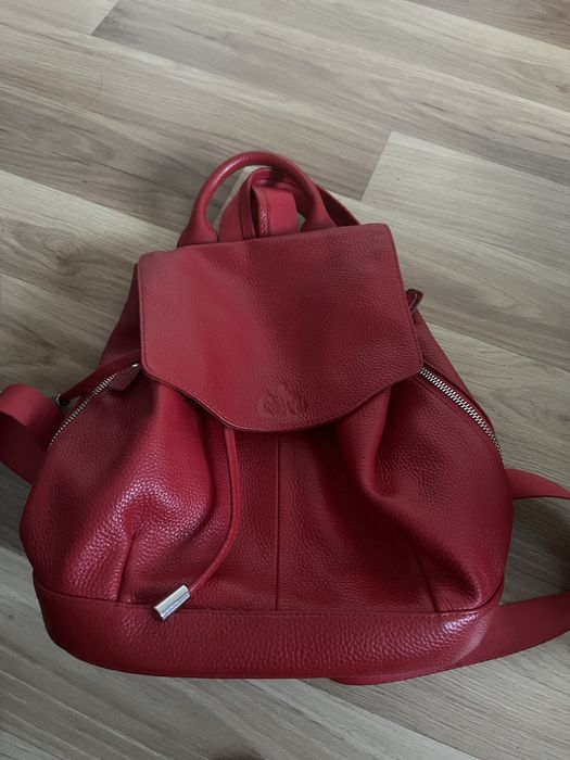 Раница от естествена кожа черна и червена