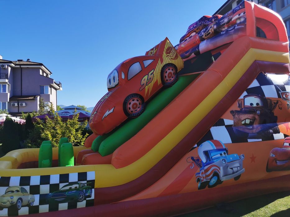 Под наем надуваема пързалка, надуваем замък, надуваем батут.